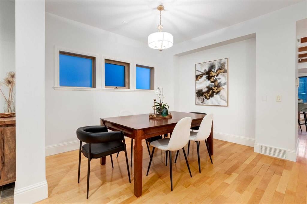 2021 32 Avenue Sw, Calgary, AB - Indoor Photo Showing Dining Room