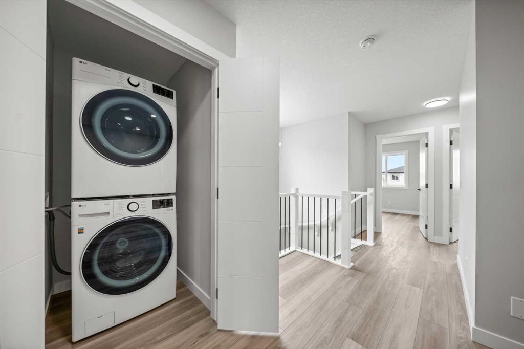46 Versant View Sw, Calgary, AB - Indoor Photo Showing Laundry Room