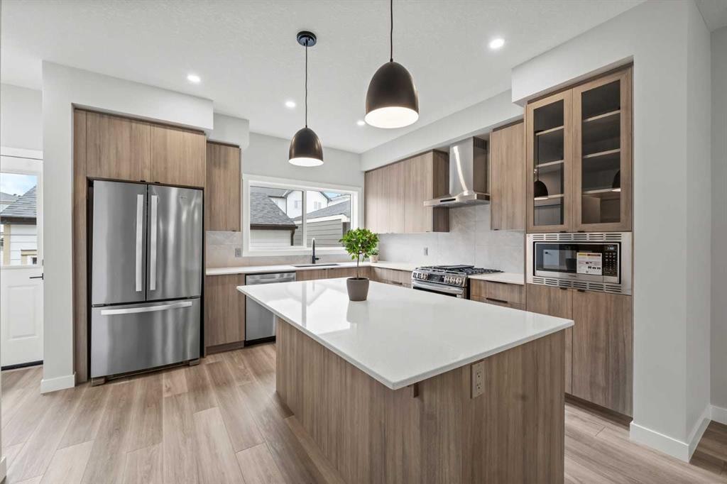 46 Versant View Sw, Calgary, AB - Indoor Photo Showing Kitchen With Stainless Steel Kitchen With Upgraded Kitchen