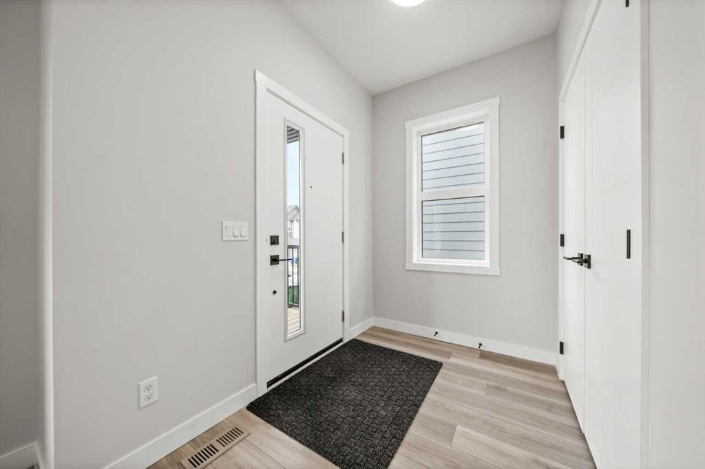 46 Versant View Sw, Calgary, AB - Indoor Photo Showing Other Room