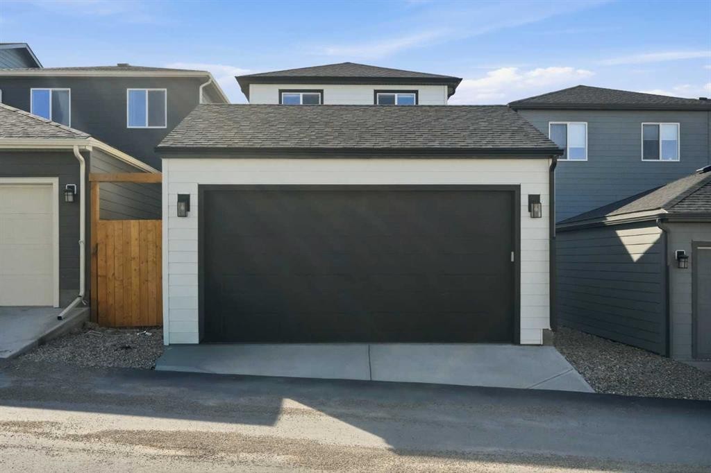46 Versant View Sw, Calgary, AB - Outdoor With Exterior