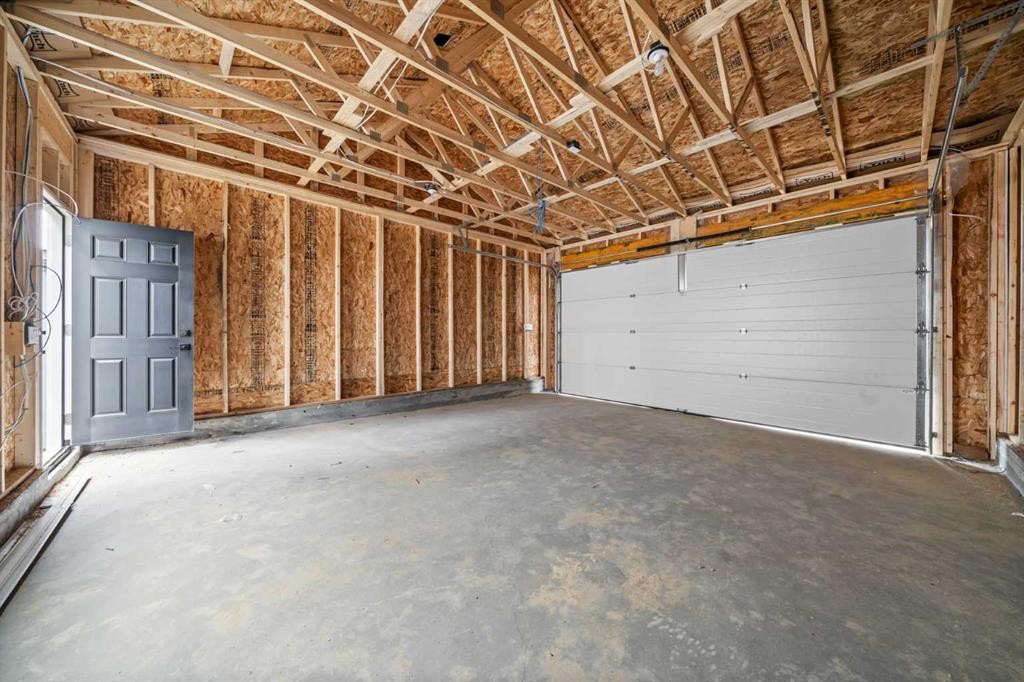 46 Versant View Sw, Calgary, AB - Indoor Photo Showing Garage
