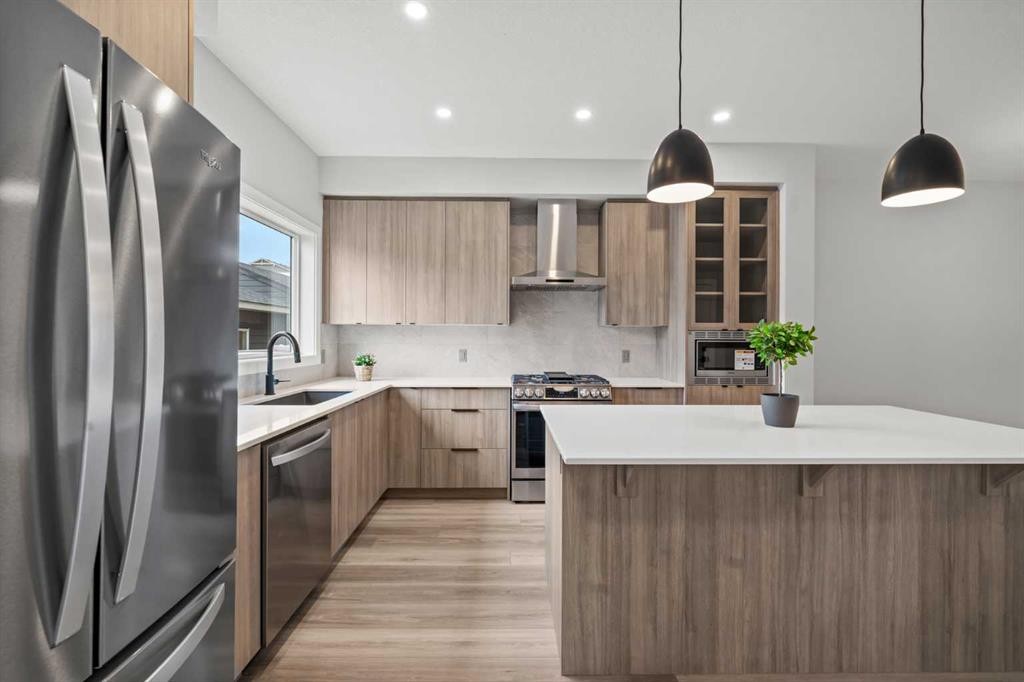 46 Versant View Sw, Calgary, AB - Indoor Photo Showing Kitchen With Stainless Steel Kitchen With Upgraded Kitchen