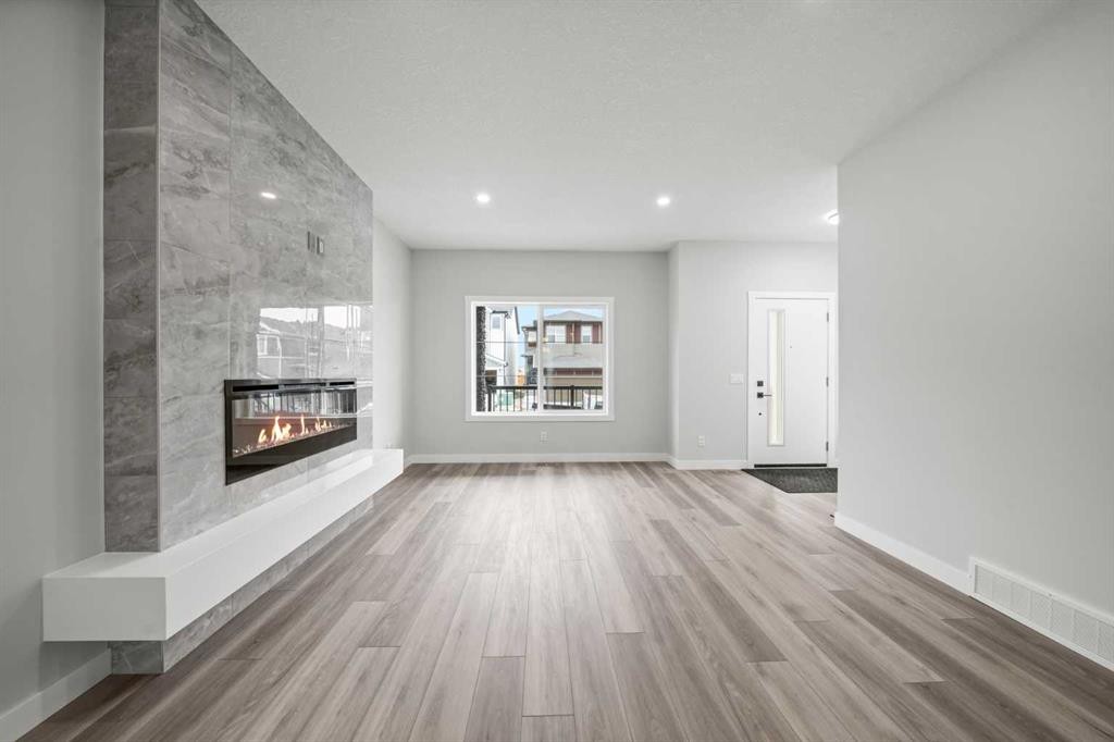 46 Versant View Sw, Calgary, AB - Indoor Photo Showing Living Room With Fireplace