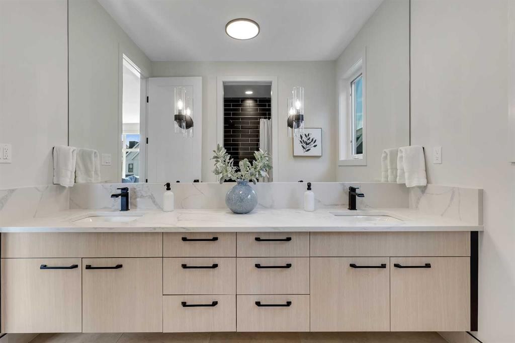 336 Normandy Drive Sw, Calgary, AB - Indoor Photo Showing Bathroom