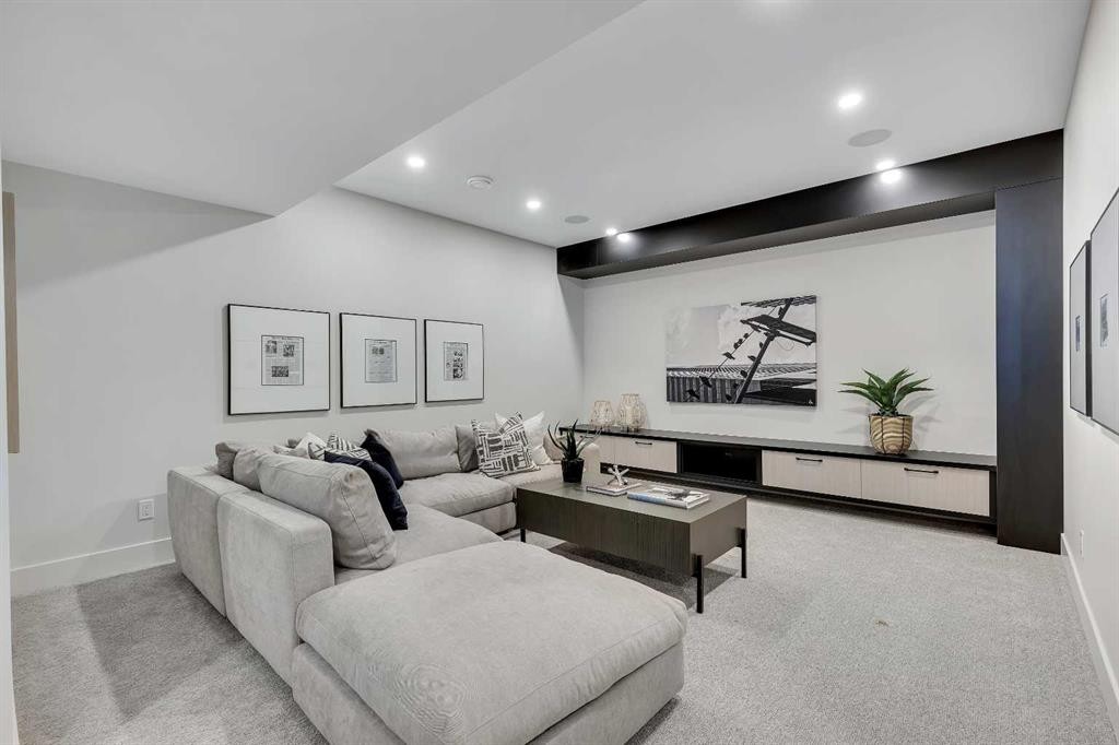 336 Normandy Drive Sw, Calgary, AB - Indoor