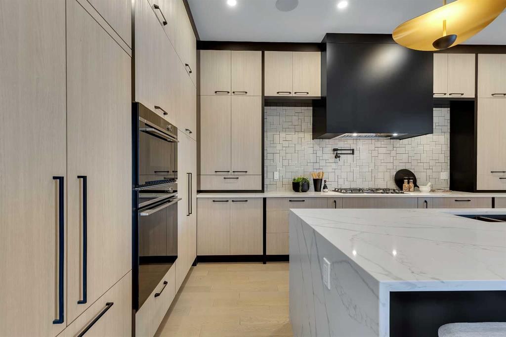 336 Normandy Drive Sw, Calgary, AB - Indoor Photo Showing Kitchen With Upgraded Kitchen
