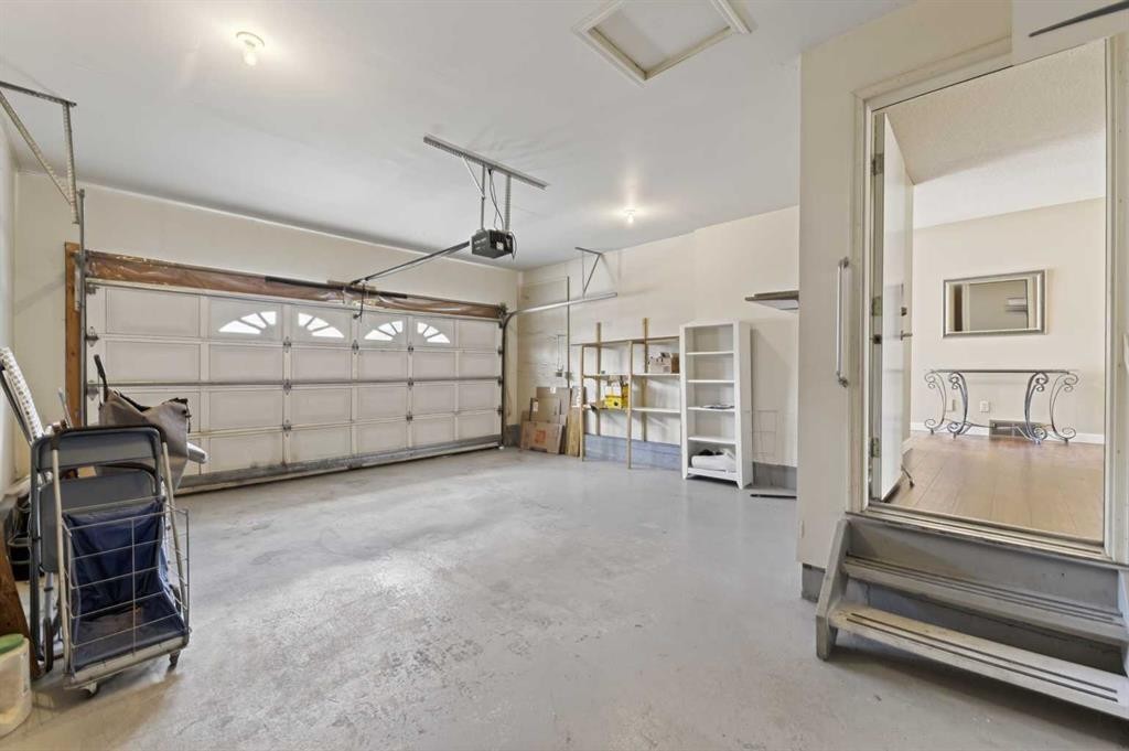 24 Deer Ridge Close Se, Calgary, AB - Indoor Photo Showing Garage