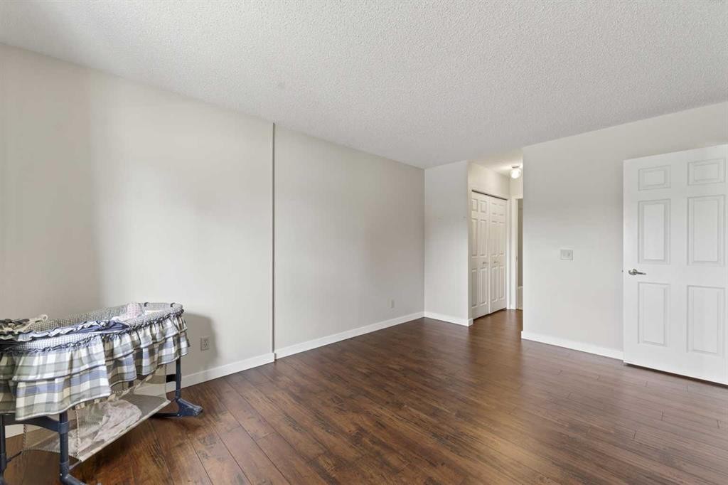 24 Deer Ridge Close Se, Calgary, AB - Indoor Photo Showing Other Room