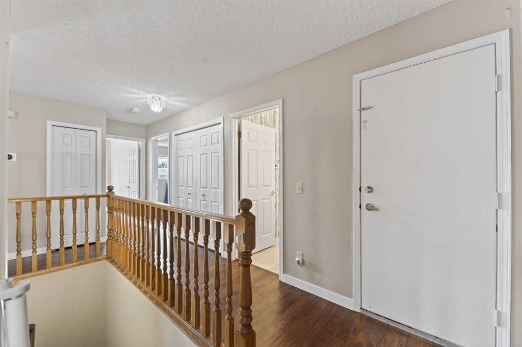 24 Deer Ridge Close Se, Calgary, AB - Indoor Photo Showing Other Room