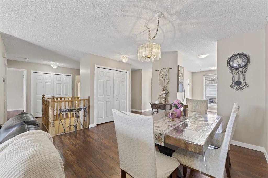 24 Deer Ridge Close Se, Calgary, AB - Indoor Photo Showing Dining Room