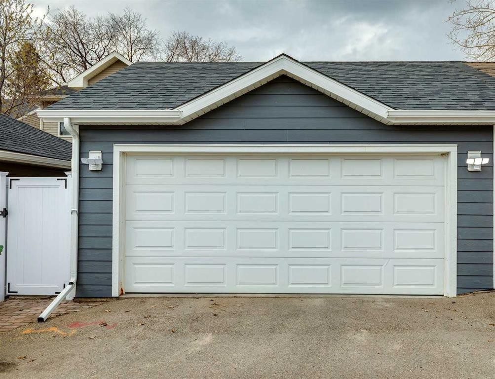 4412 Amiens Road Sw, Calgary, AB - Outdoor With Exterior