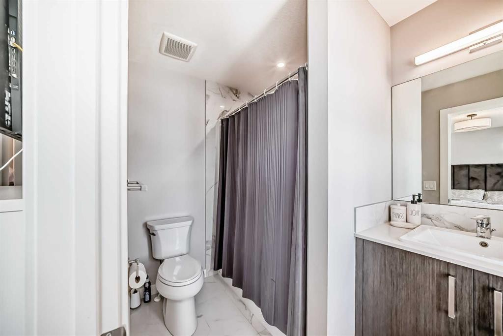 120 Chelsea Drive, Chestermere, AB - Indoor Photo Showing Bathroom