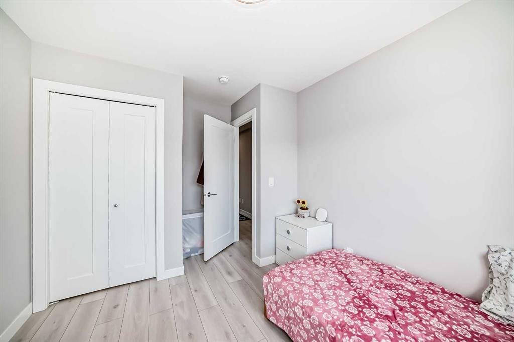 120 Chelsea Drive, Chestermere, AB - Indoor Photo Showing Bedroom