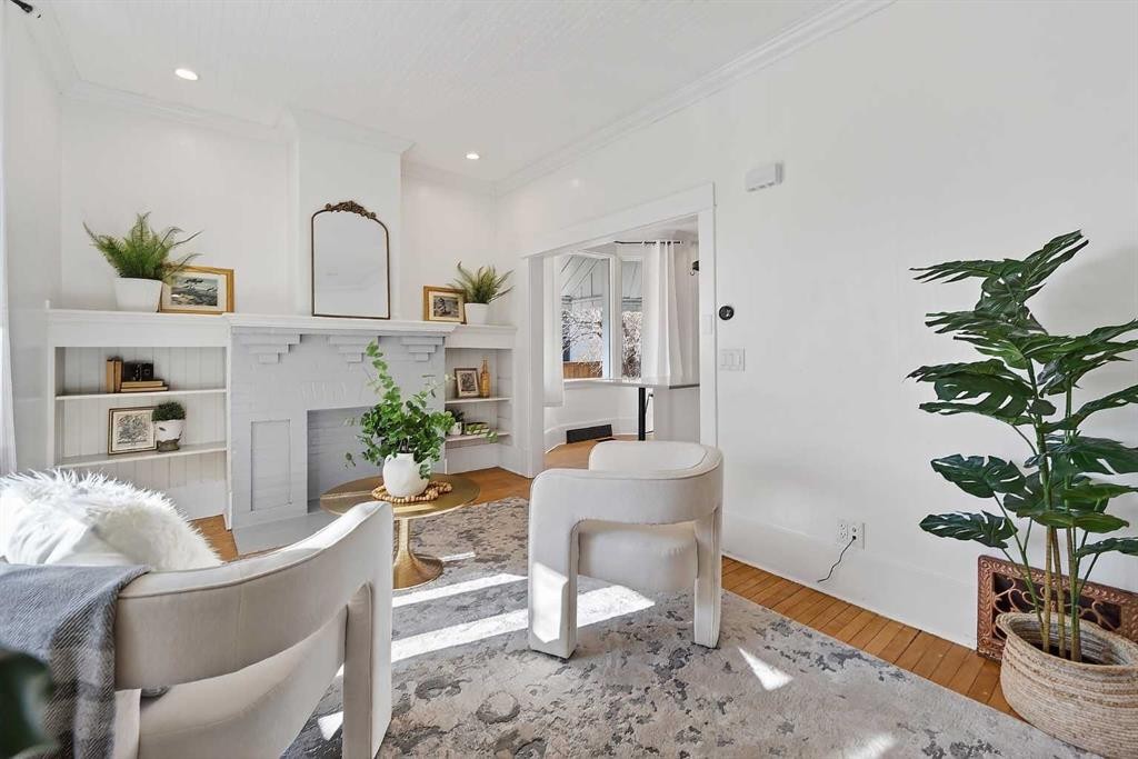 1815 4 Street Nw, Calgary, AB - Indoor Photo Showing Living Room With Fireplace