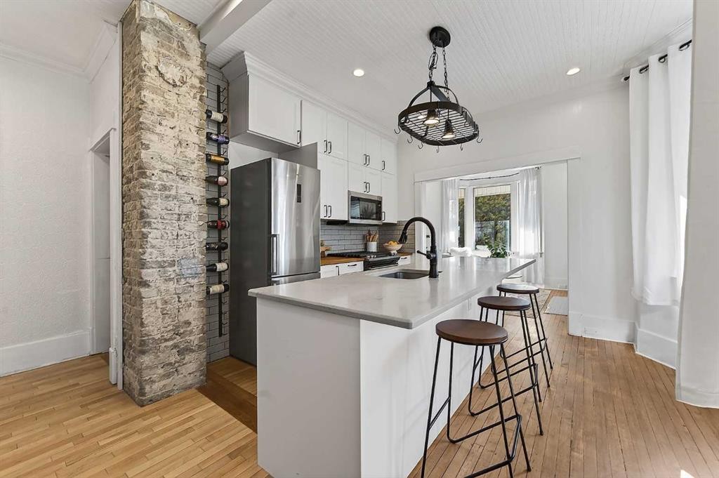 1815 4 Street Nw, Calgary, AB - Indoor Photo Showing Kitchen