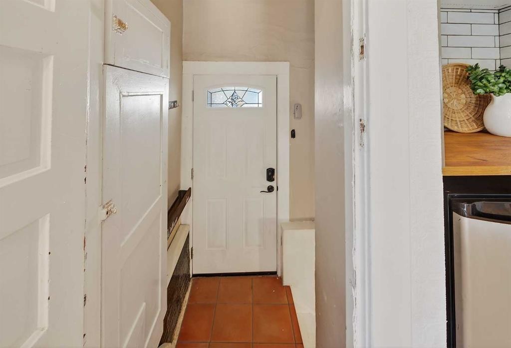 1815 4 Street Nw, Calgary, AB - Indoor Photo Showing Other Room