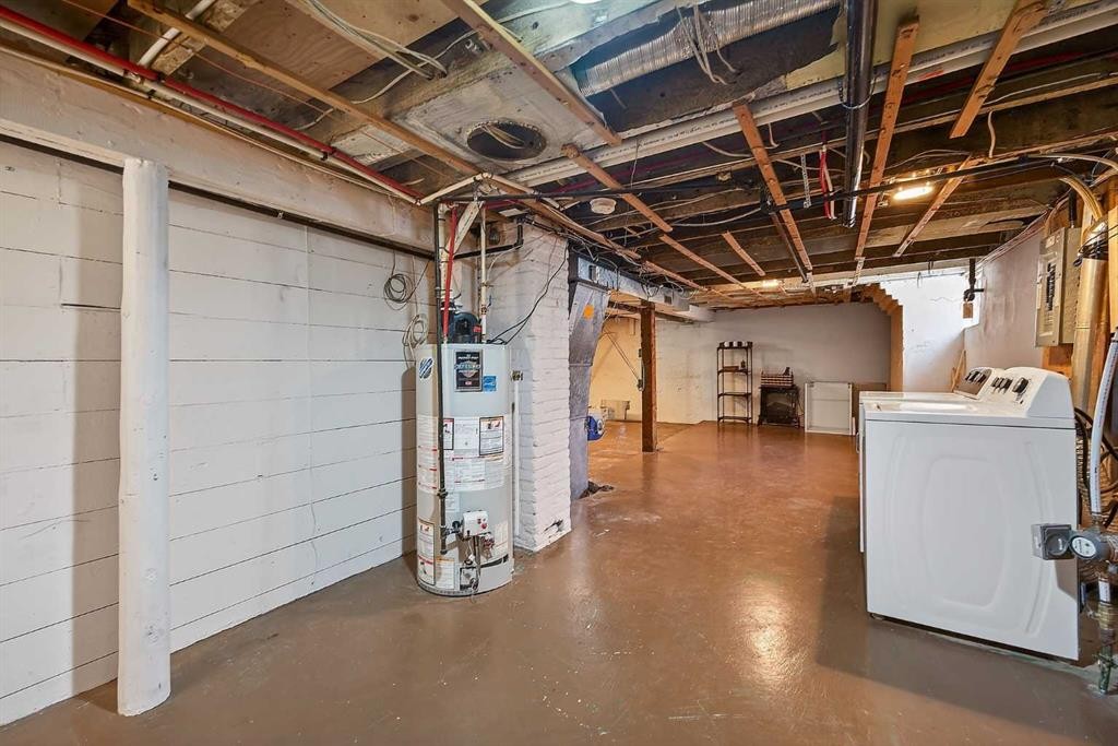 1815 4 Street Nw, Calgary, AB - Indoor Photo Showing Laundry Room