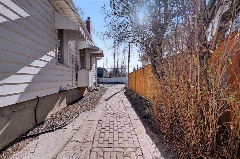 1815 4 Street Nw, Calgary, AB - Outdoor