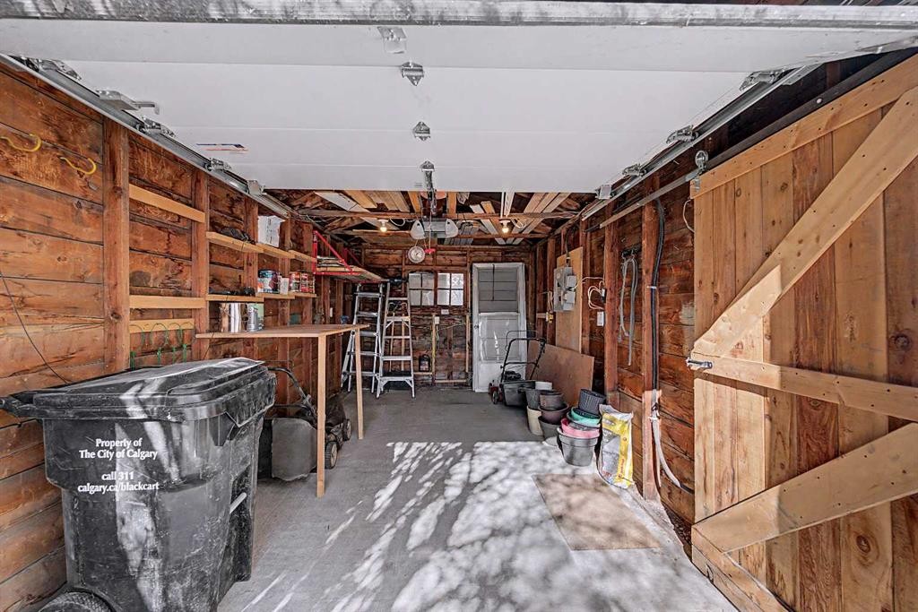 1815 4 Street Nw, Calgary, AB - Indoor Photo Showing Garage