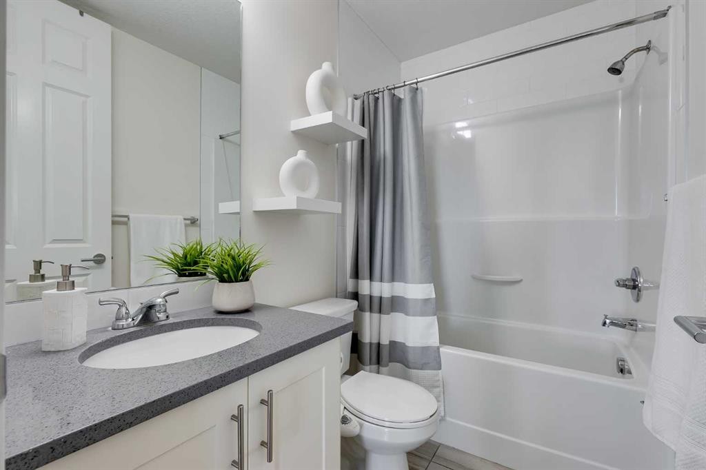 3211-99 Copperstone Park Se, Calgary, AB - Indoor Photo Showing Bathroom