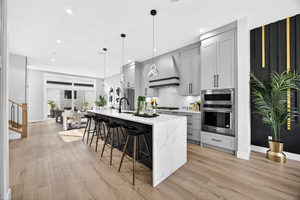107 Hartford Road Nw, Calgary, AB - Indoor Photo Showing Kitchen With Upgraded Kitchen