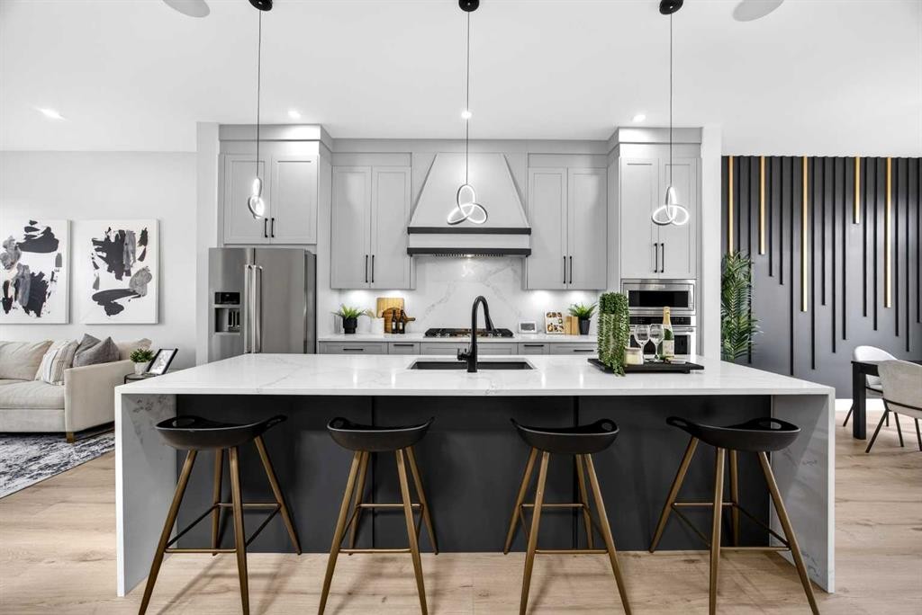 107 Hartford Road Nw, Calgary, AB - Indoor Photo Showing Kitchen With Stainless Steel Kitchen With Upgraded Kitchen