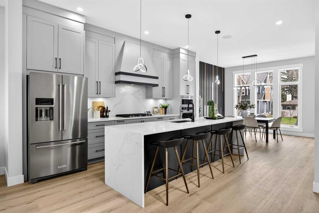 107 Hartford Road Nw, Calgary, AB - Indoor Photo Showing Kitchen With Stainless Steel Kitchen With Upgraded Kitchen