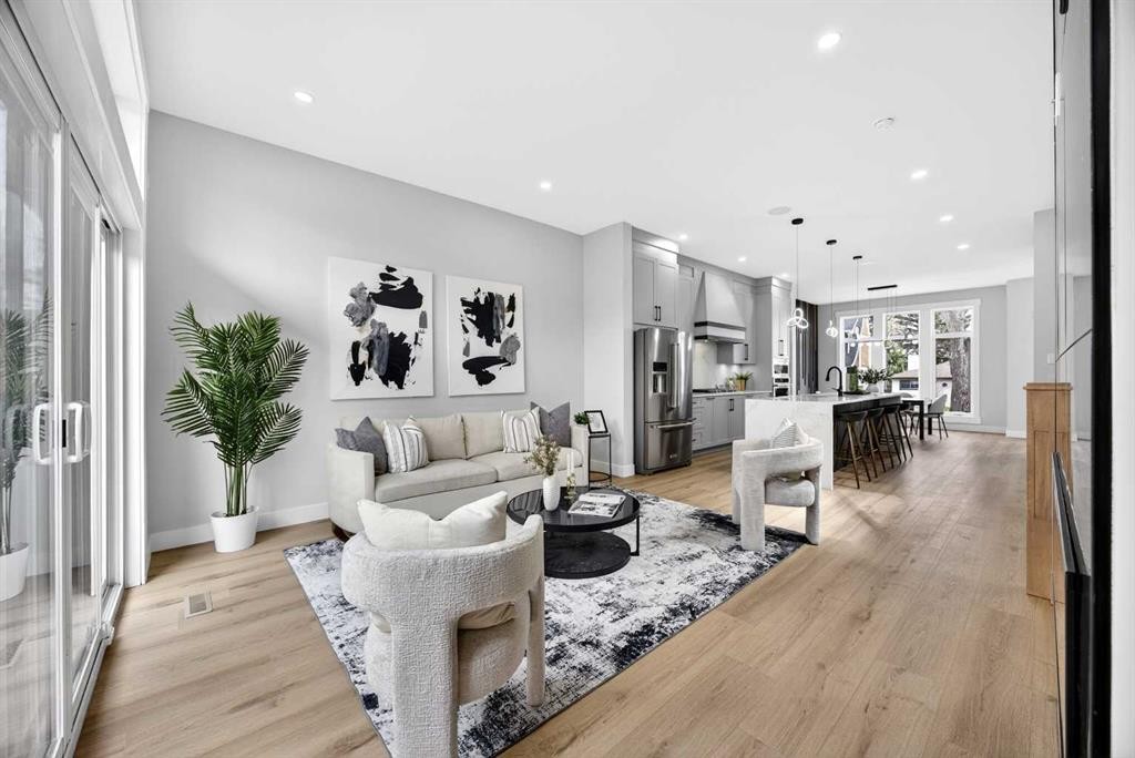 107 Hartford Road Nw, Calgary, AB - Indoor Photo Showing Living Room