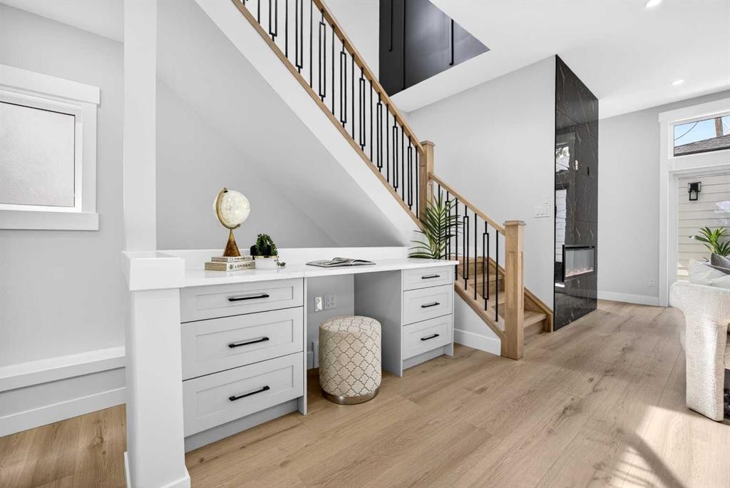 107 Hartford Road Nw, Calgary, AB - Indoor Photo Showing Other Room