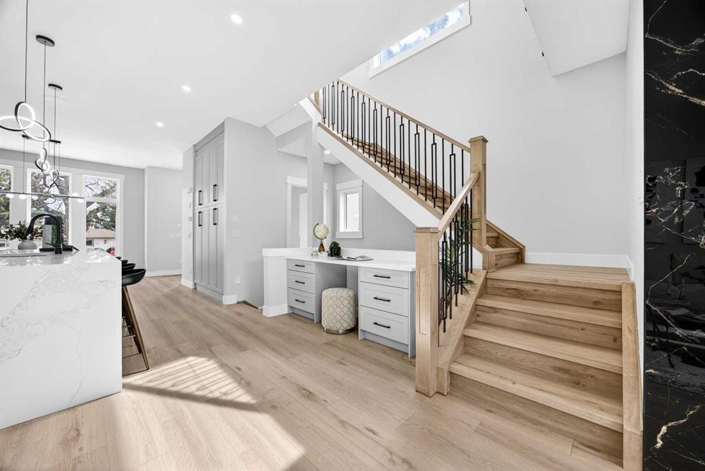 107 Hartford Road Nw, Calgary, AB - Indoor Photo Showing Other Room