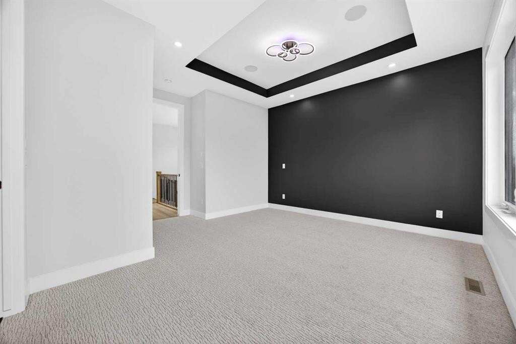 107 Hartford Road Nw, Calgary, AB - Indoor Photo Showing Other Room