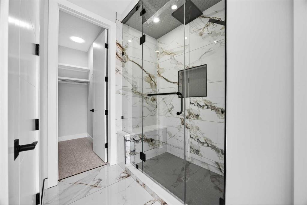 107 Hartford Road Nw, Calgary, AB - Indoor Photo Showing Bathroom