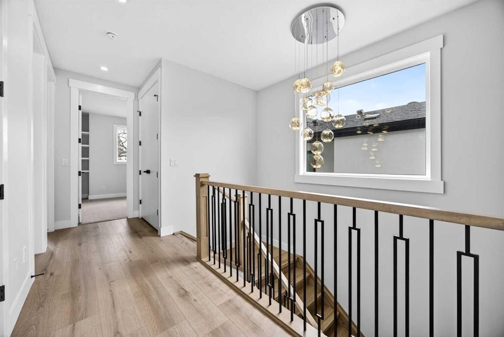 107 Hartford Road Nw, Calgary, AB - Indoor Photo Showing Other Room