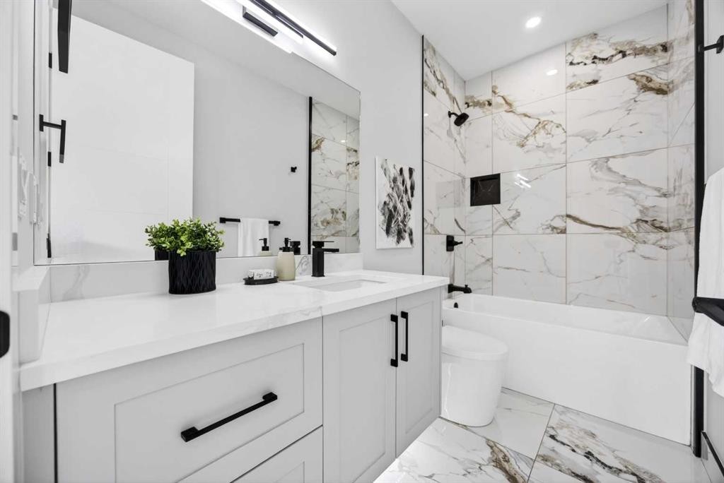 107 Hartford Road Nw, Calgary, AB - Indoor Photo Showing Bathroom