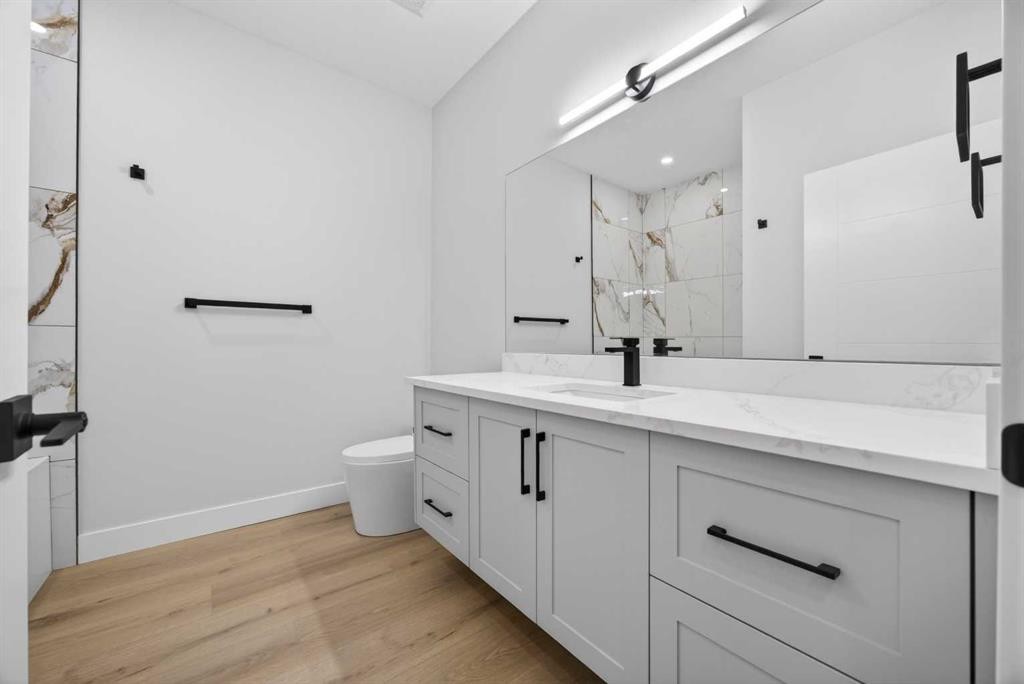 107 Hartford Road Nw, Calgary, AB - Indoor Photo Showing Bathroom