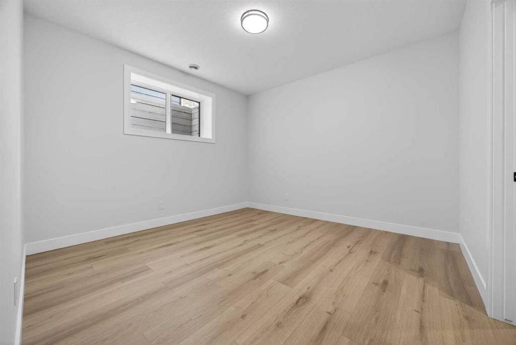 107 Hartford Road Nw, Calgary, AB - Indoor Photo Showing Other Room