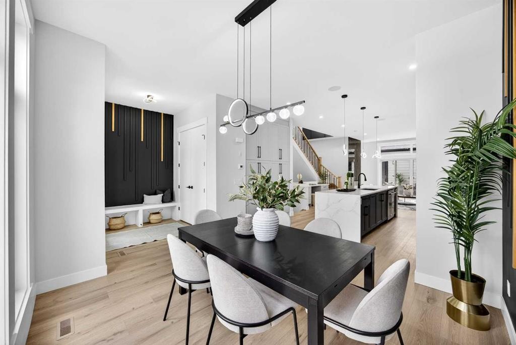 107 Hartford Road Nw, Calgary, AB - Indoor Photo Showing Dining Room