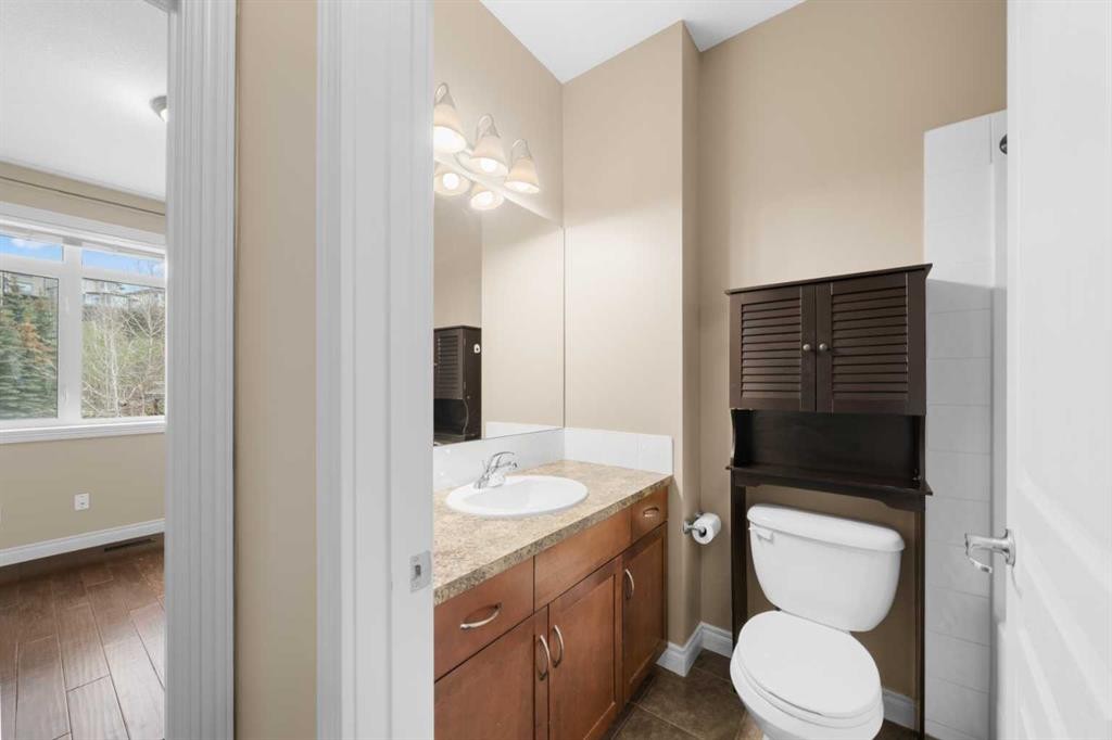 9-181 Rockyledge View Nw, Calgary, AB - Indoor Photo Showing Bathroom