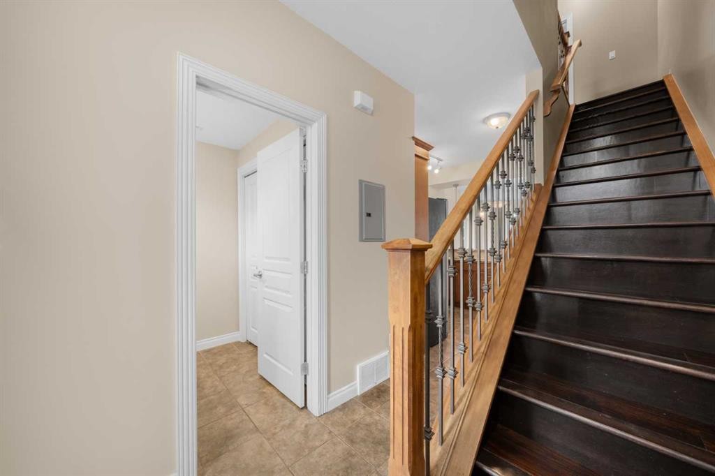 9-181 Rockyledge View Nw, Calgary, AB - Indoor Photo Showing Other Room