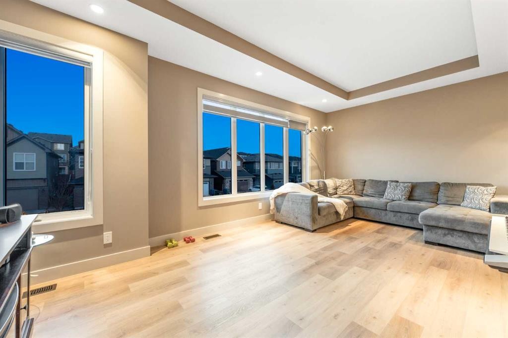 105 Carringvue Manor Nw, Calgary, AB - Indoor Photo Showing Living Room