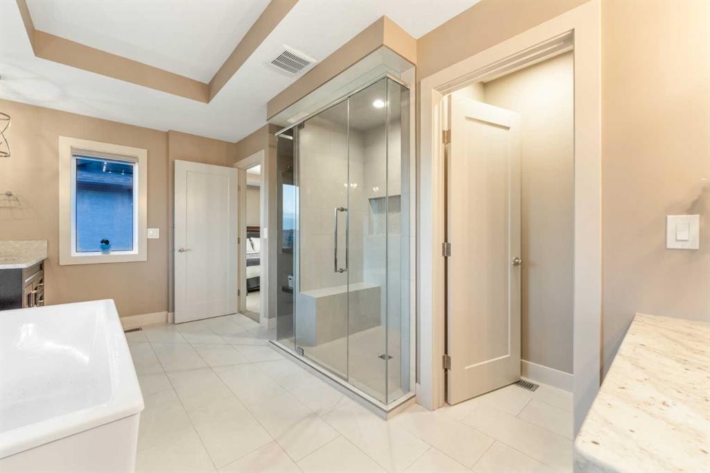 105 Carringvue Manor Nw, Calgary, AB - Indoor Photo Showing Bathroom