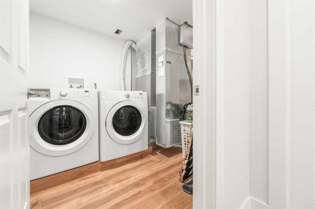 105 Carringvue Manor Nw, Calgary, AB - Indoor Photo Showing Laundry Room
