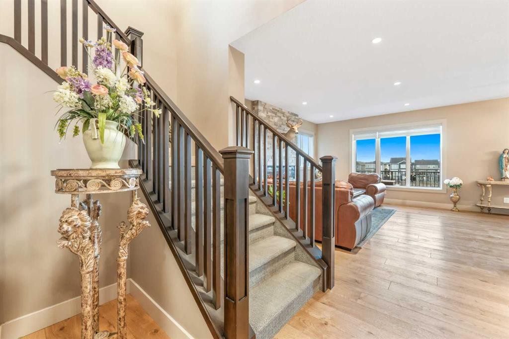105 Carringvue Manor Nw, Calgary, AB - Indoor Photo Showing Other Room