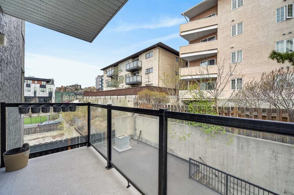 203-644 Meredith Road Ne, Calgary, AB - Indoor Photo Showing Other Room