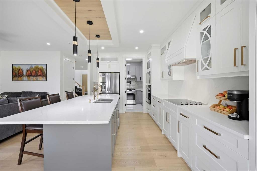 15 Saddlecrest Link Ne, Calgary, AB - Indoor Photo Showing Kitchen With Upgraded Kitchen