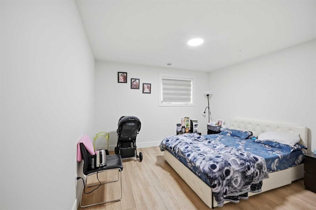 15 Saddlecrest Link Ne, Calgary, AB - Indoor Photo Showing Bedroom