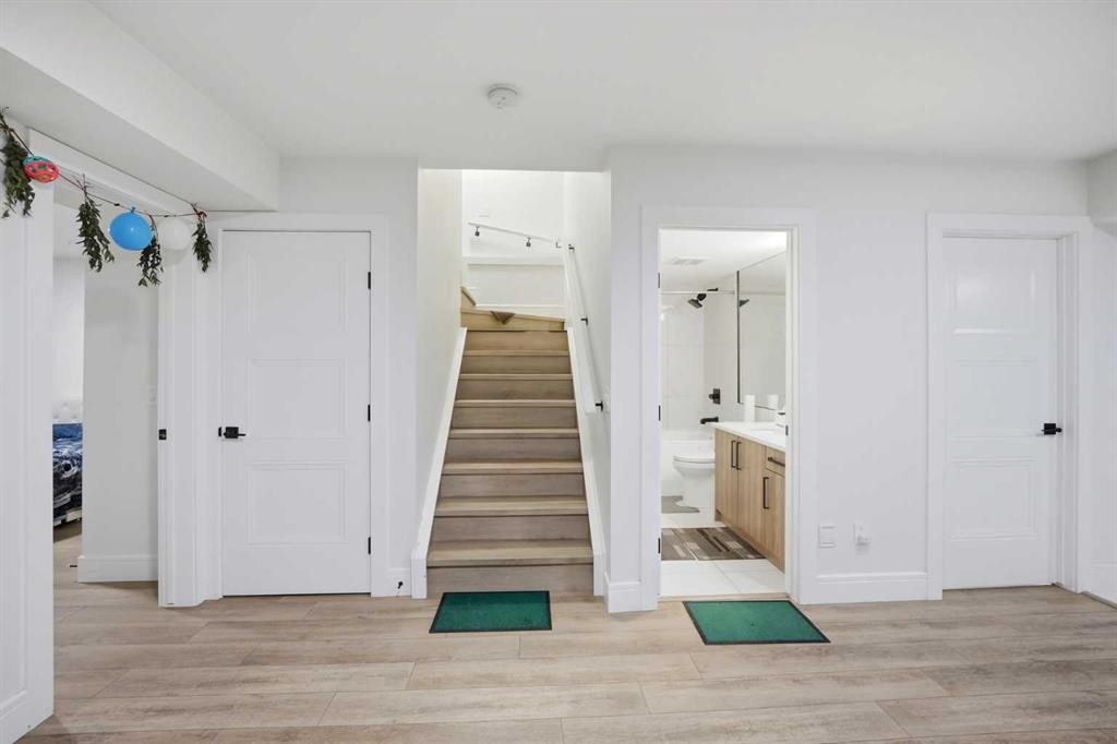15 Saddlecrest Link Ne, Calgary, AB - Indoor Photo Showing Other Room