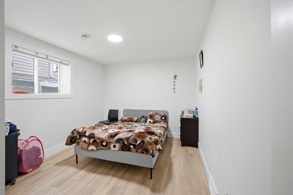 15 Saddlecrest Link Ne, Calgary, AB - Indoor Photo Showing Bedroom