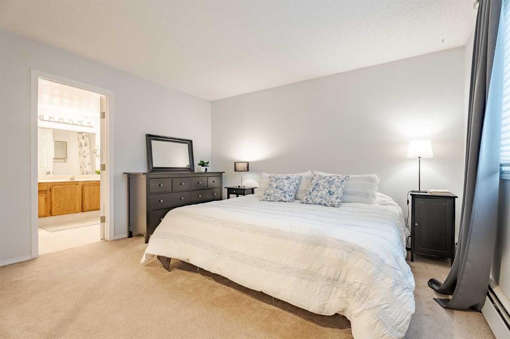 7-3402 Parkdale Boulevard Nw, Calgary, AB - Indoor Photo Showing Bedroom